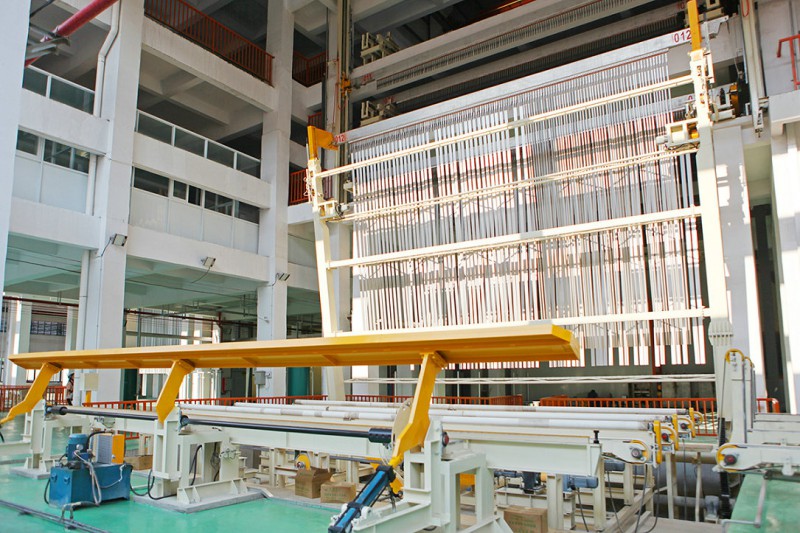 Automatic vertical anodizing electrophoresis production line